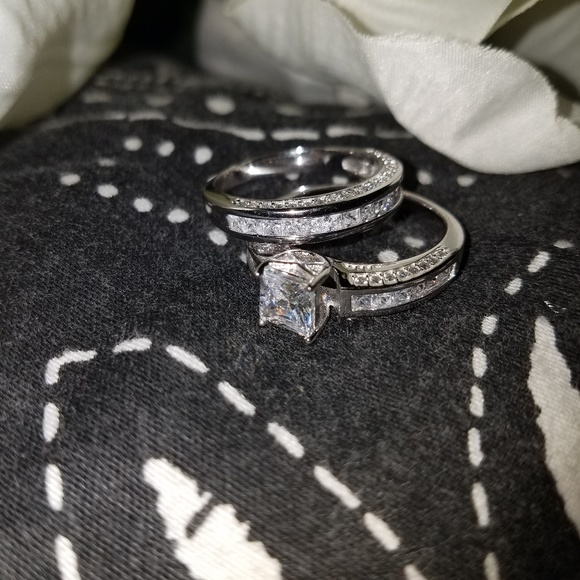 Ring - Picture 4 of 4